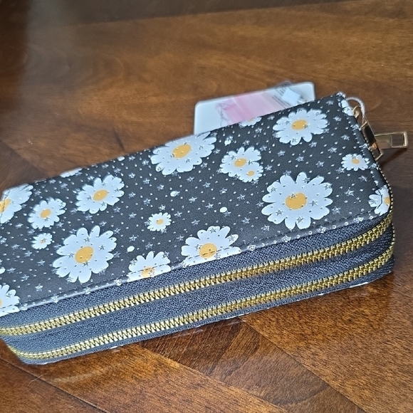 Floral Wallet with Daisy Print New - Picture 3 of 4
